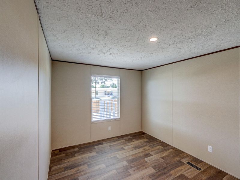 Spacious, unfurnished interior of a new home in , Elgin (Image 16).