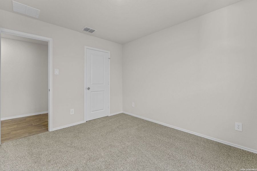 Spacious, unfurnished interior of a new home in Navarro Fields, Seguin (Image 11).