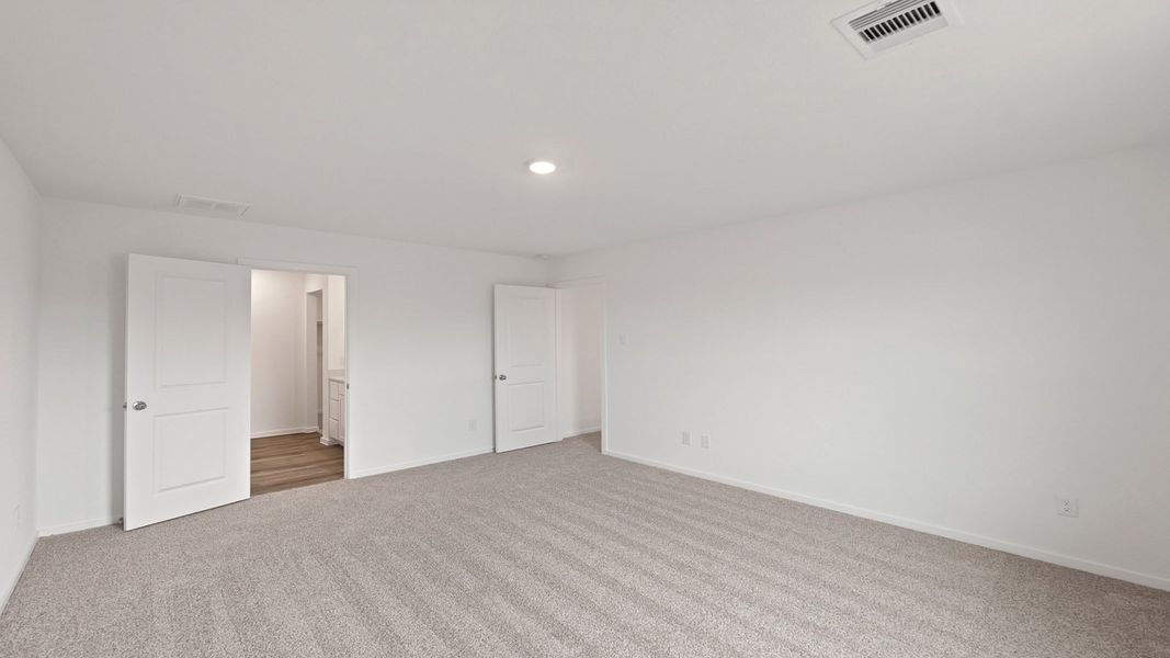 Representative unfurnished interior of a home built from the Davis by D.R. Horton in Lake Conroe Cove, Willis (Image 24).