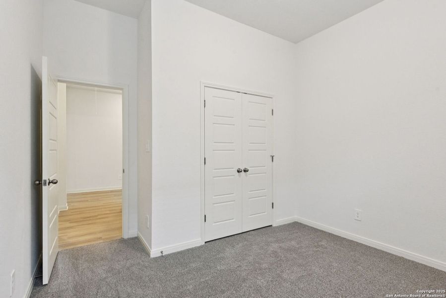 Spacious, unfurnished interior of a new home in Fox Falls, Boerne (Image 25).