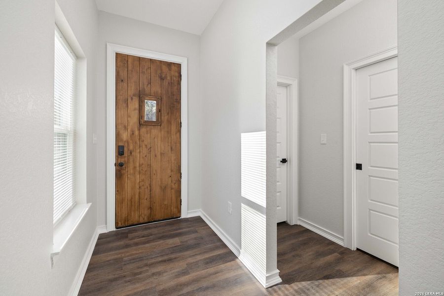 Spacious, unfurnished interior of a new home in , Canyon Lake (Image 15).