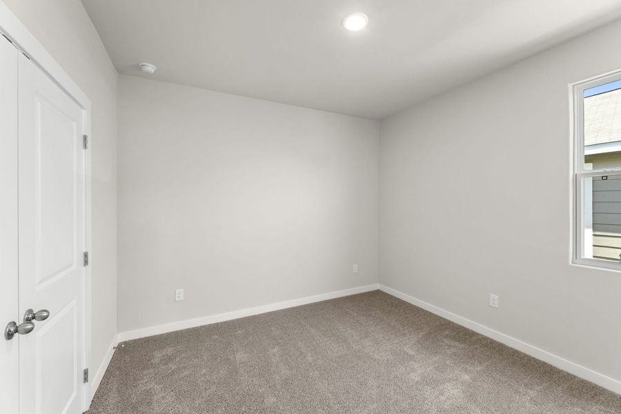 Spacious, unfurnished interior of a new home in Hickory Ridge, Elmendorf (Image 37).