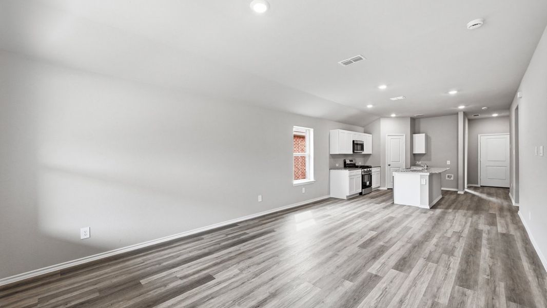 Representative unfurnished interior of a home built from the Dalton by D.R. Horton in Rock Creek West, Fort Worth (Image 20).
