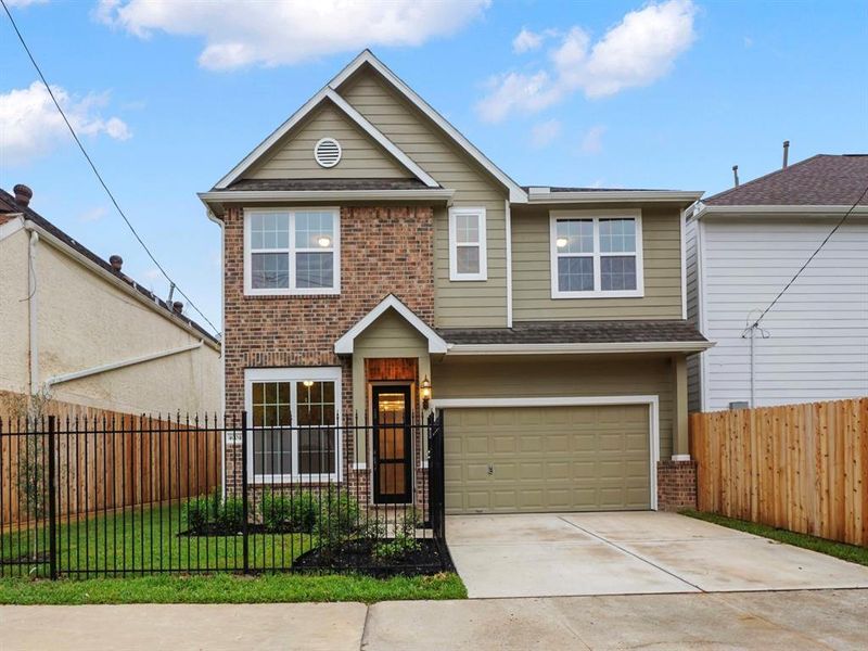 The beautiful exterior of the Sterling floor plan. (Sample photo of a completed Sterling Floor Plan. Image may show alternative features/and or upgrades.)