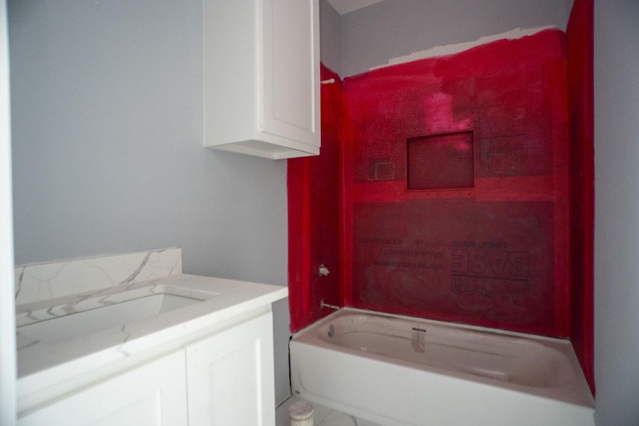 Spacious, unfurnished interior of a new home in , Navasota (Image 7).