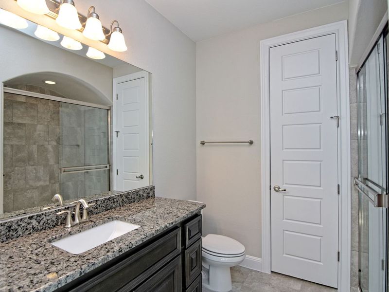 Representative furnished interior of a home built from the Avalon by Giddens Homes in Scofield Farms Estates, Georgetown (Image 87).