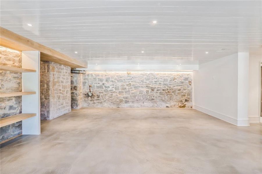 Spacious, unfurnished interior of a new home in , Atlanta (Image 28).