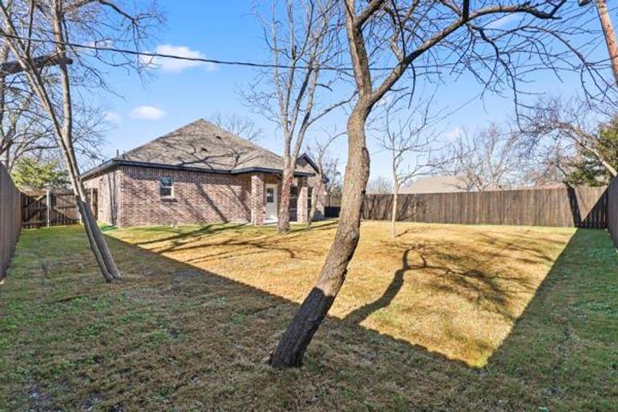 Exterior details and patio area of a home in , Celeste (Image 17).