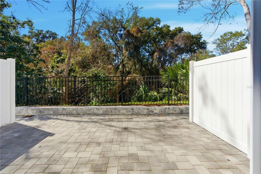 Exterior details and patio area of a home in , Altamonte Springs (Image 23).