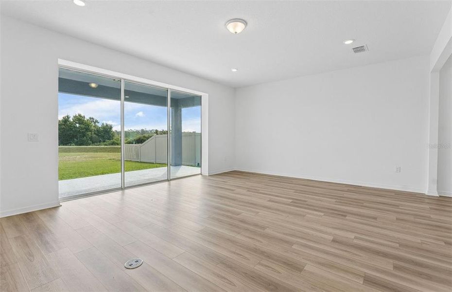 Spacious, unfurnished interior of a new home in , Lake Alfred (Image 16).
