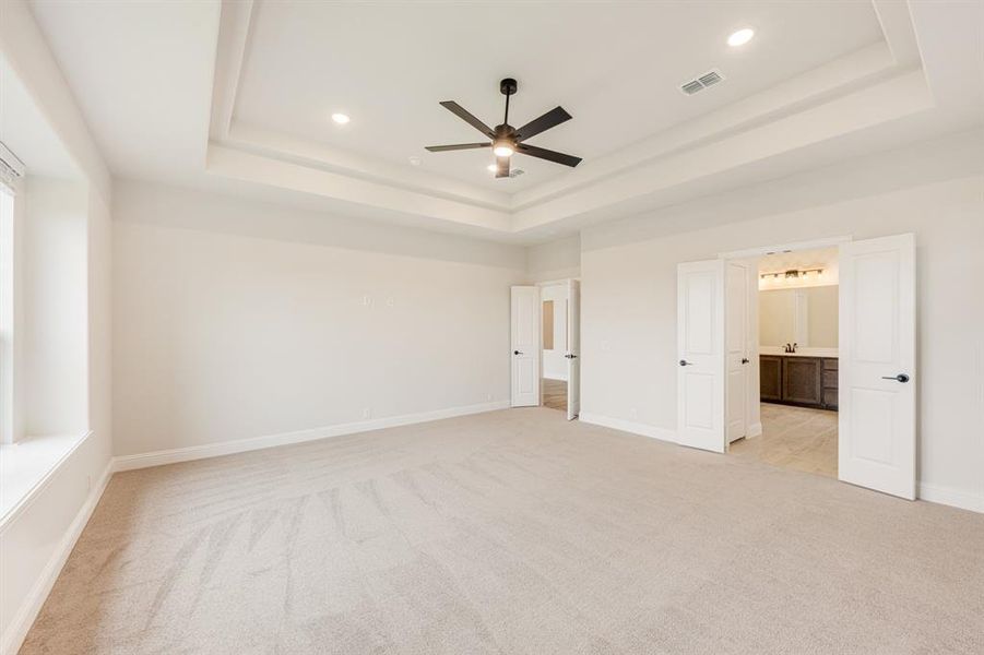 Spacious, unfurnished interior of a new home in Villages of Walnut Grove, Midlothian (Image 14).