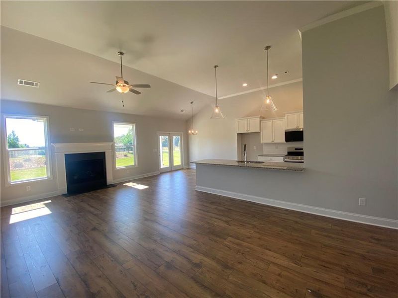 Spacious, unfurnished interior of a new home in , Jefferson (Image 23).