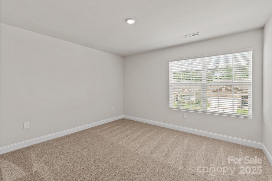 Spacious, unfurnished interior of a new home in Stagecoach Station, Gastonia (Image 11).