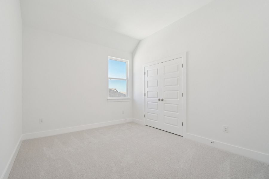 Spacious, unfurnished interior of a new home in Persimmon, Buda (Image 23).