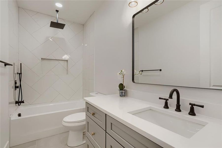 Furnished interior view inside a new home in , Grayson (Image 17).