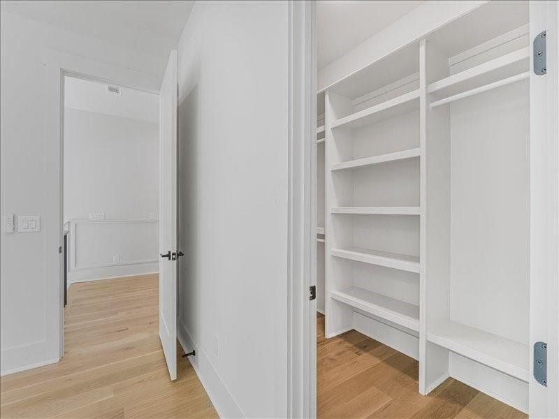 Spacious, unfurnished interior of a new home in , Alpharetta (Image 25).