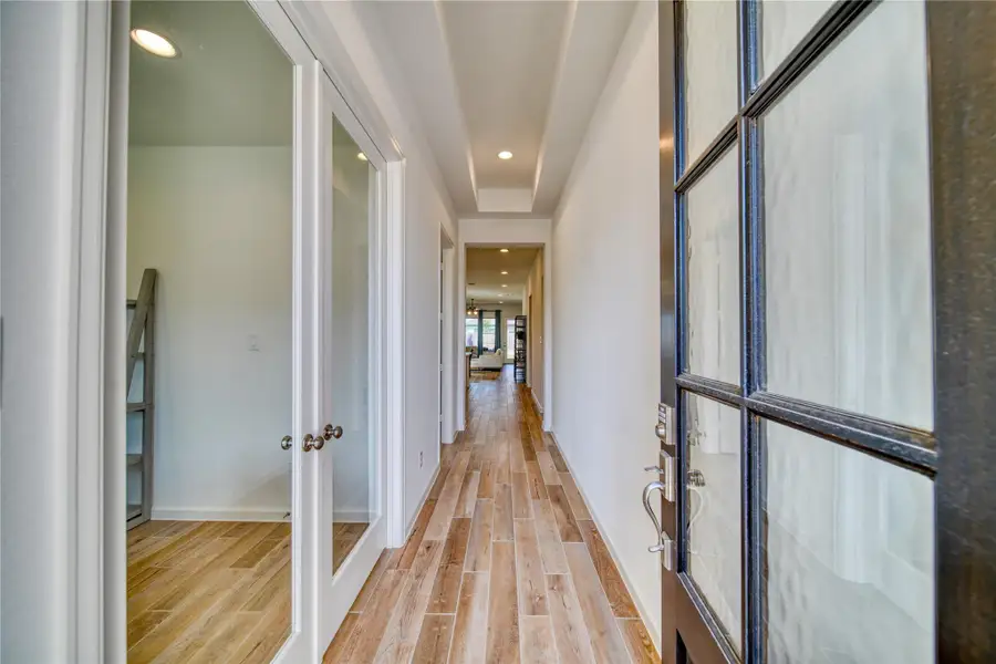 Spacious, unfurnished interior of a new home in Meridiana 40'/45', Manvel (Image 21).