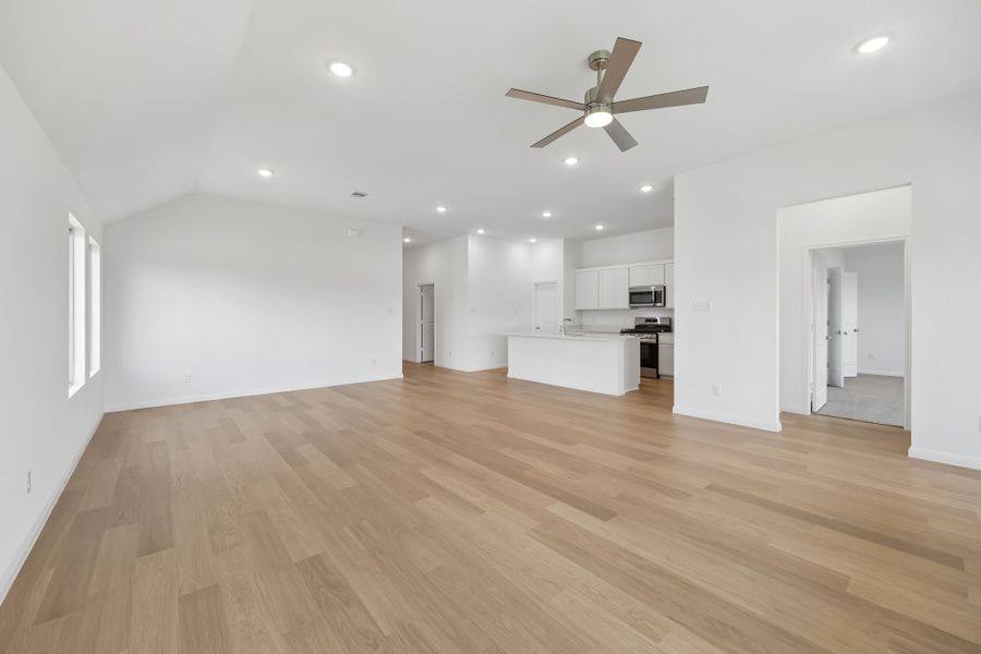 Spacious, unfurnished interior of a new home in Riviera Pines, Huffman (Image 20).