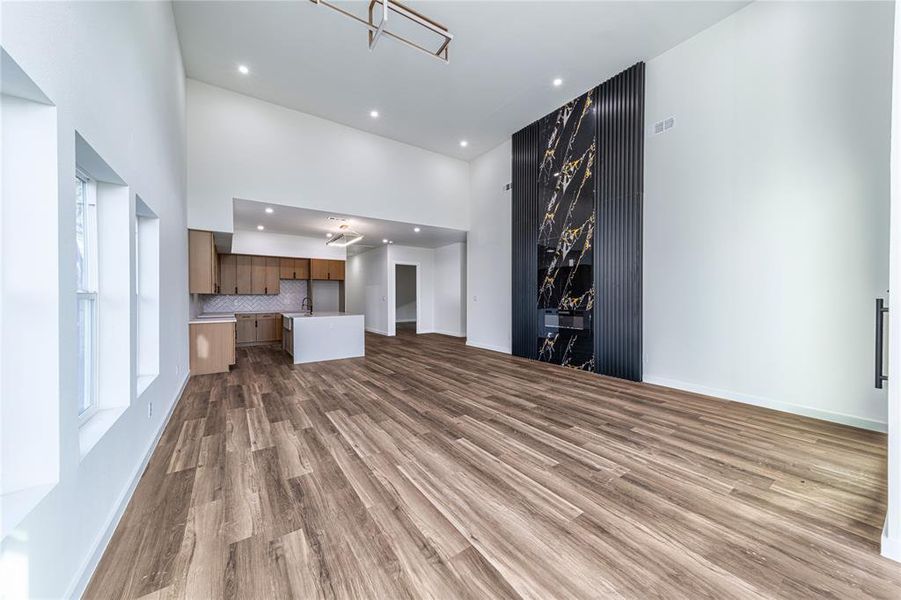 Spacious, unfurnished interior of a new home in , Dallas (Image 29).