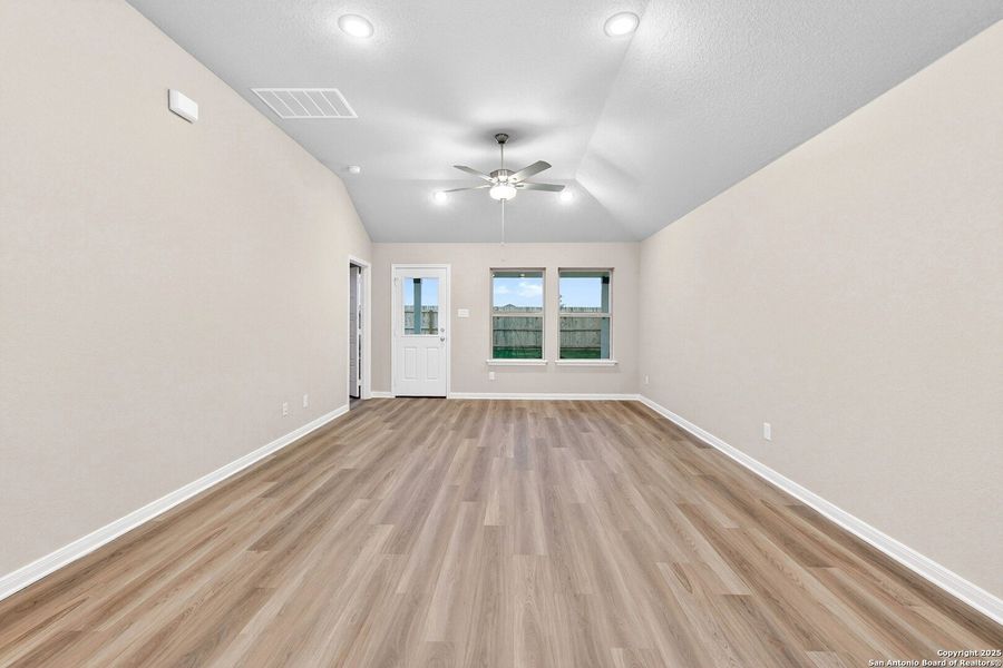 Spacious, unfurnished interior of a new home in Park Place, New Braunfels (Image 29).
