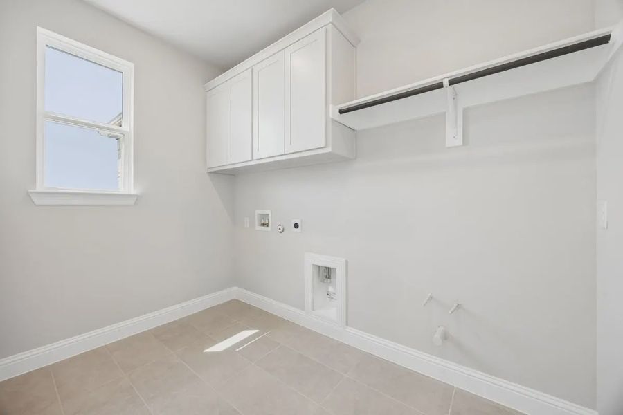 Spacious, unfurnished interior of a new home in Lakeview Heights, Azle (Image 16).