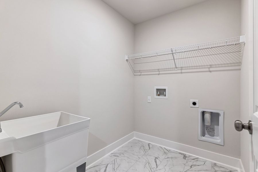 Spacious, unfurnished interior of a new home in NorthShore on the St. Marys River, Kingsland (Image 36).