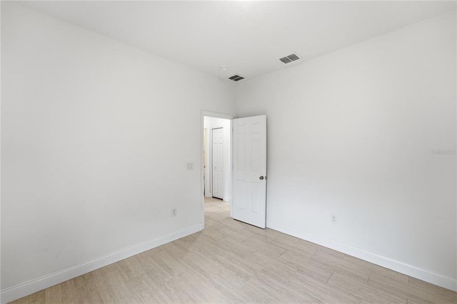 Spacious, unfurnished interior of a new home in , Orlando (Image 22).
