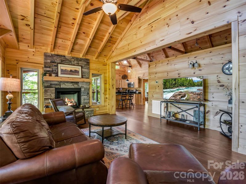 Community amenities in , Lake Lure (Image 36).