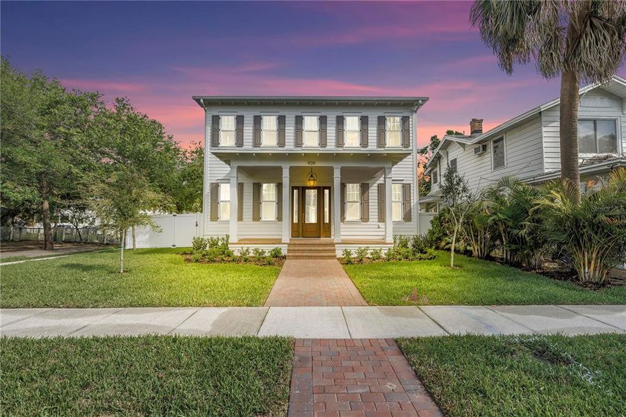Exterior details and patio area of a home in , St. Petersburg (Image 33).