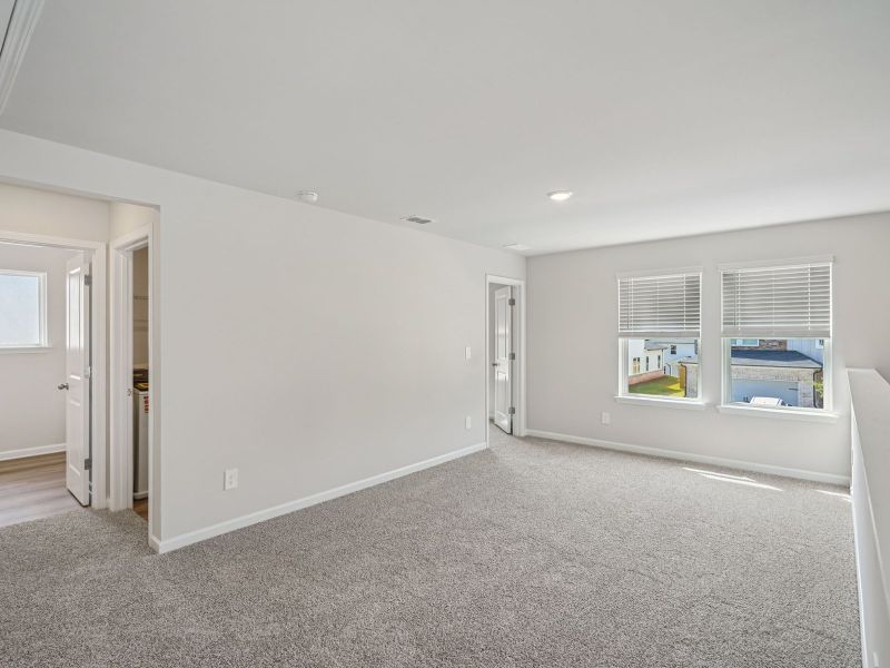 Spacious, unfurnished interior of a new home in Northwoods at Mirror Lake, Villa Rica (Image 14).