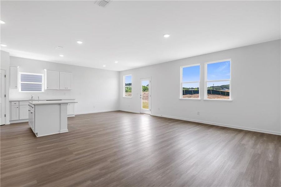 Spacious, unfurnished interior of a new home in Three Rivers, Rome (Image 15).