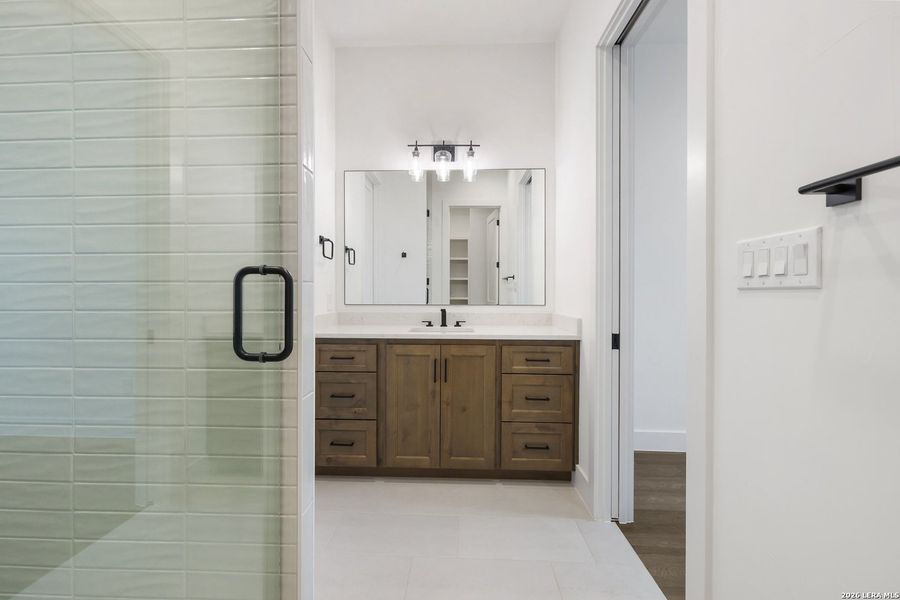 Furnished interior view inside a new home in , Kingsland (Image 26).