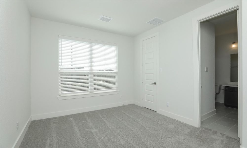 Spacious, unfurnished interior of a new home in Independence Heights, Houston (Image 25).