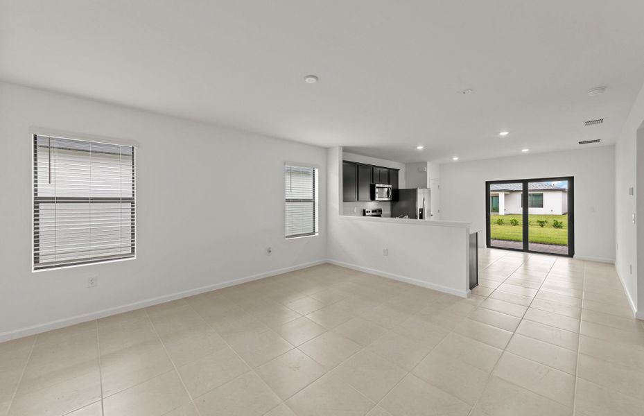 Spacious, unfurnished interior of a new home in Caloosa Cove, Labelle (Image 23).