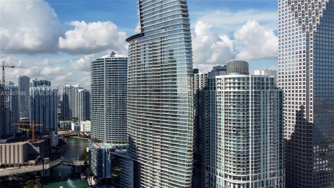 Condo located in Miami, FL showcasing its design and architecture (Image 28). Condo located in Miami, FL showcasing its design and architecture (Image 28).