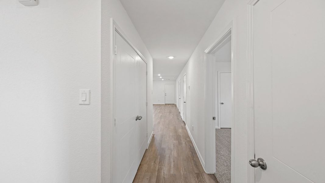 Spacious, unfurnished interior of a new home in McCrorey Trails, Conroe (Image 13).