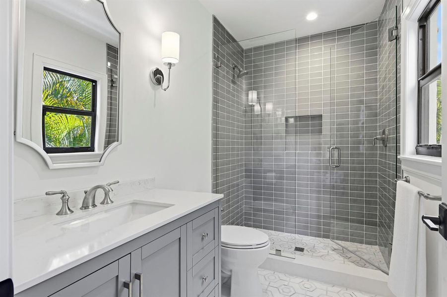2ND FLR - GUEST SUITE 2 BATHROOM 2ND FLR - GUEST SUITE 2 BATHROOM