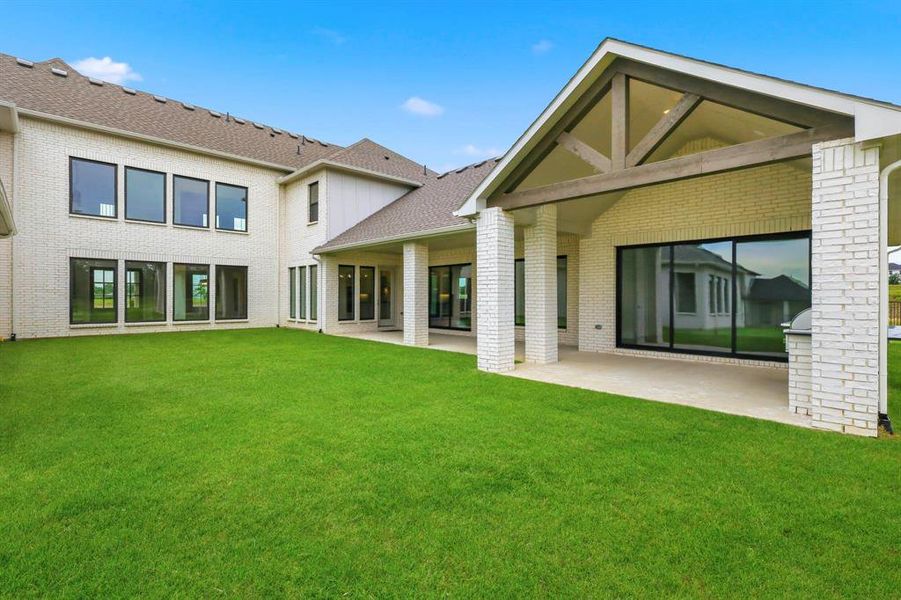 Exterior details and patio area of a home in Dean Farms, Lucas (Image 3).