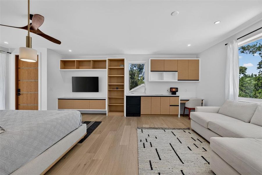 Furnished interior view inside a new home in , Sarasota (Image 65).