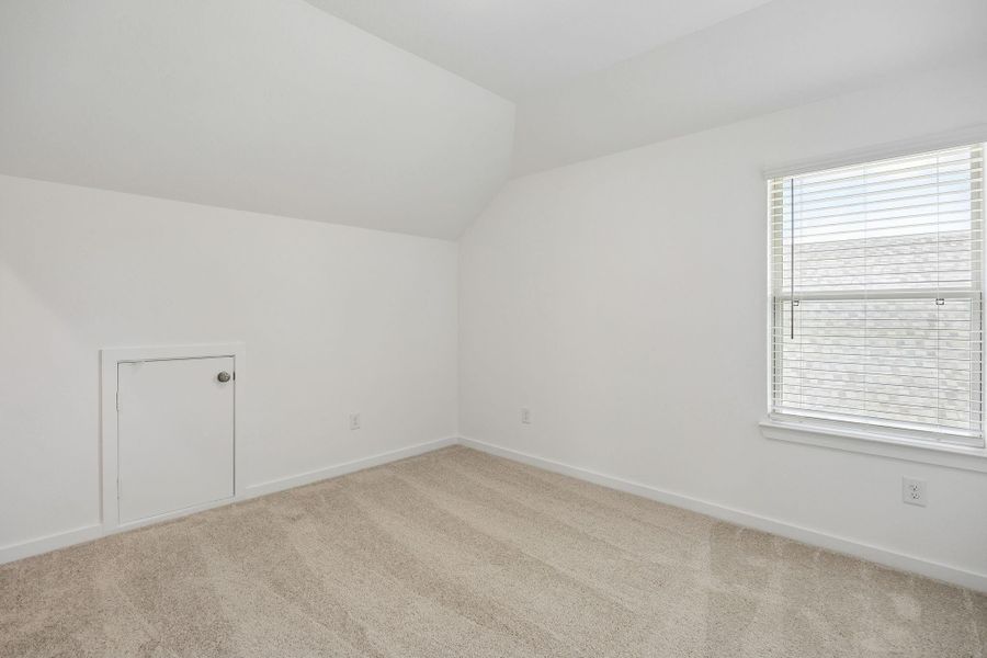 Spacious, unfurnished interior of a new home in Ellerden, Tomball (Image 20).
