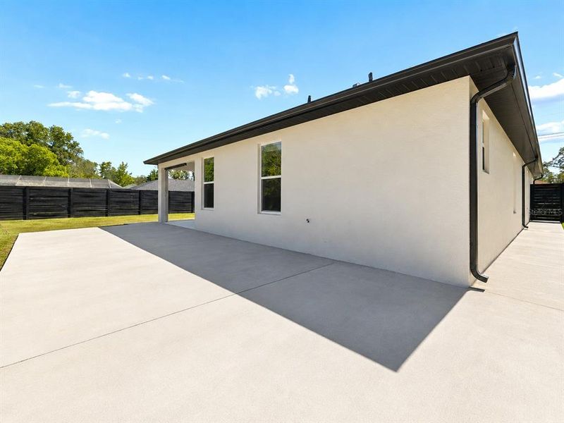 Exterior details and patio area of a home in , Spring Hill (Image 40).