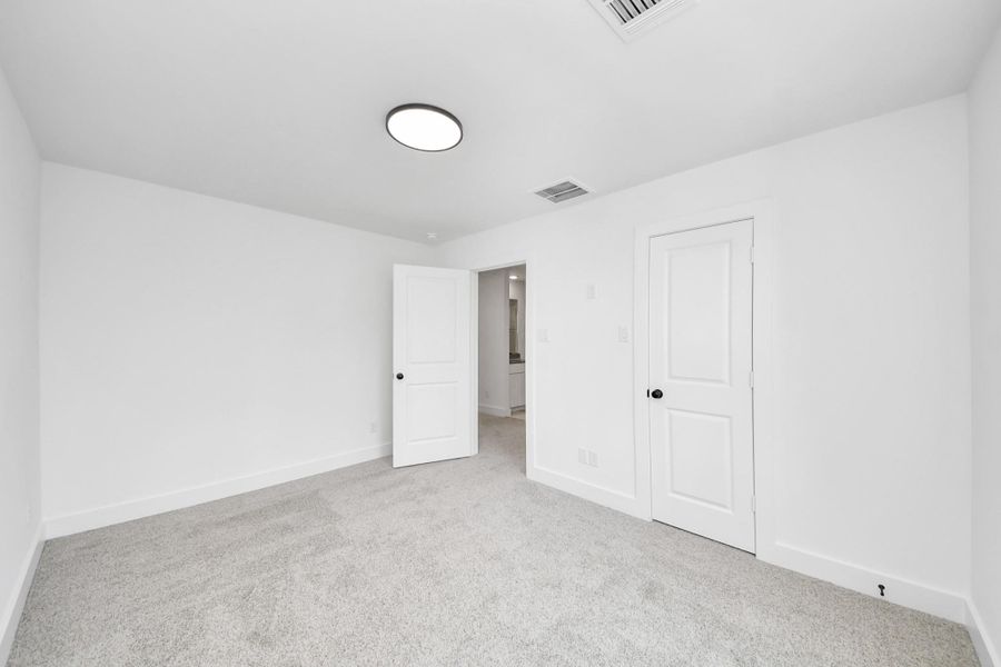 Spacious, unfurnished interior of a new home in , Huffman (Image 16).