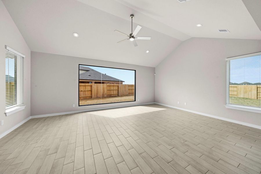 Spacious, unfurnished interior of a new home in Sunterra Lakes, Fulshear (Image 22). Spacious, unfurnished interior of a new home in Sunterra Lakes, Fulshear (Image 22).