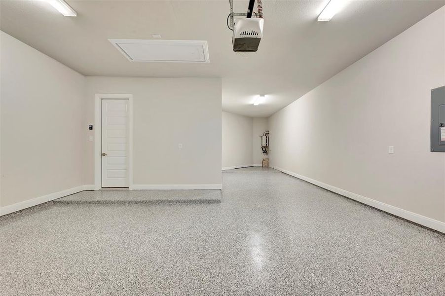 Spacious, unfurnished interior of a new home in Myrtle Creek, Waxahachie (Image 19).