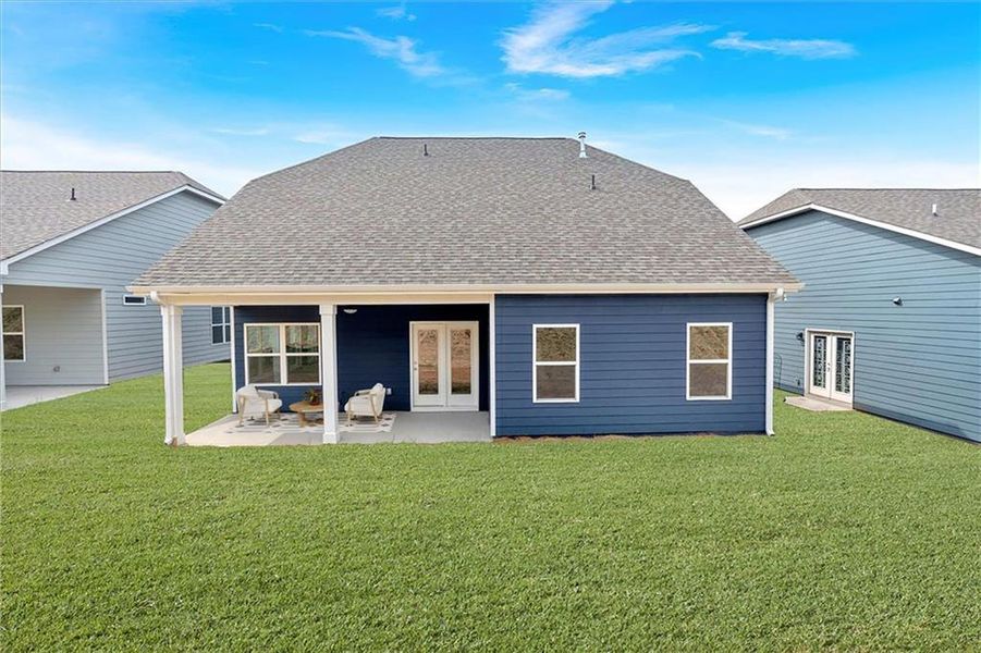 Exterior details and patio area of a home in Heritage Pointe at The Georgian, Villa Rica (Image 22).