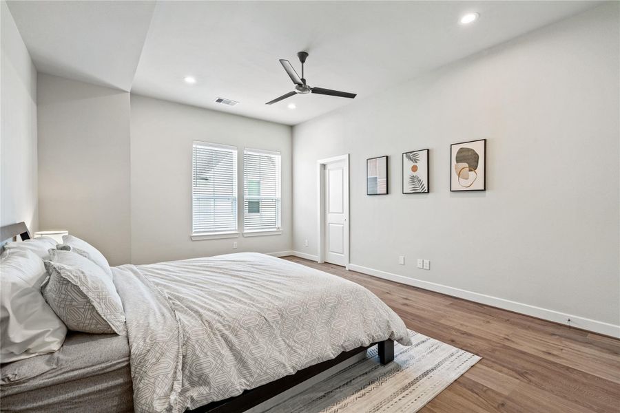 Furnished interior view inside a new home in Willowbend Point, Houston (Image 29).
