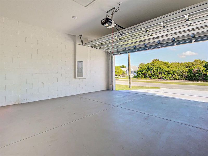 Spacious, unfurnished interior of a new home in , Rotonda West (Image 38).