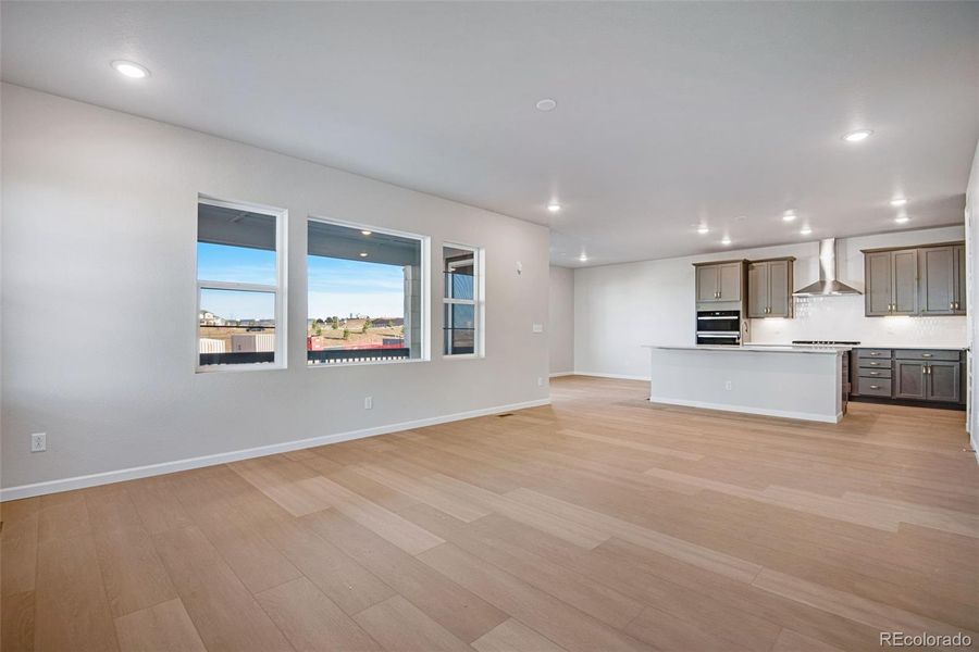 Spacious, unfurnished interior of a new home in Prelude at Sterling Ranch, Littleton (Image 21).