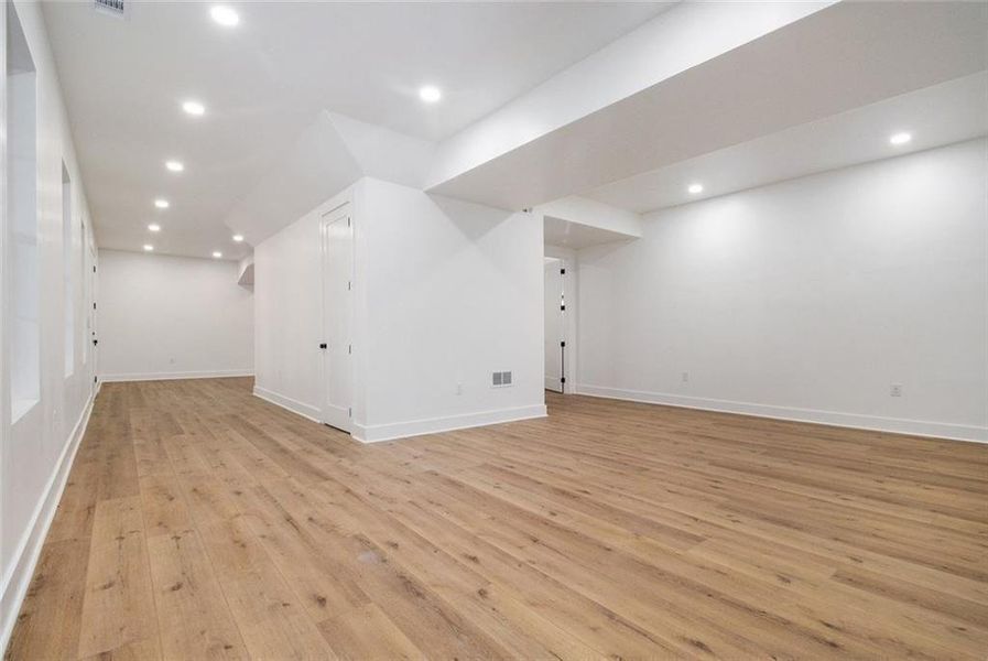 Spacious, unfurnished interior of a new home in , Dawsonville (Image 27).
