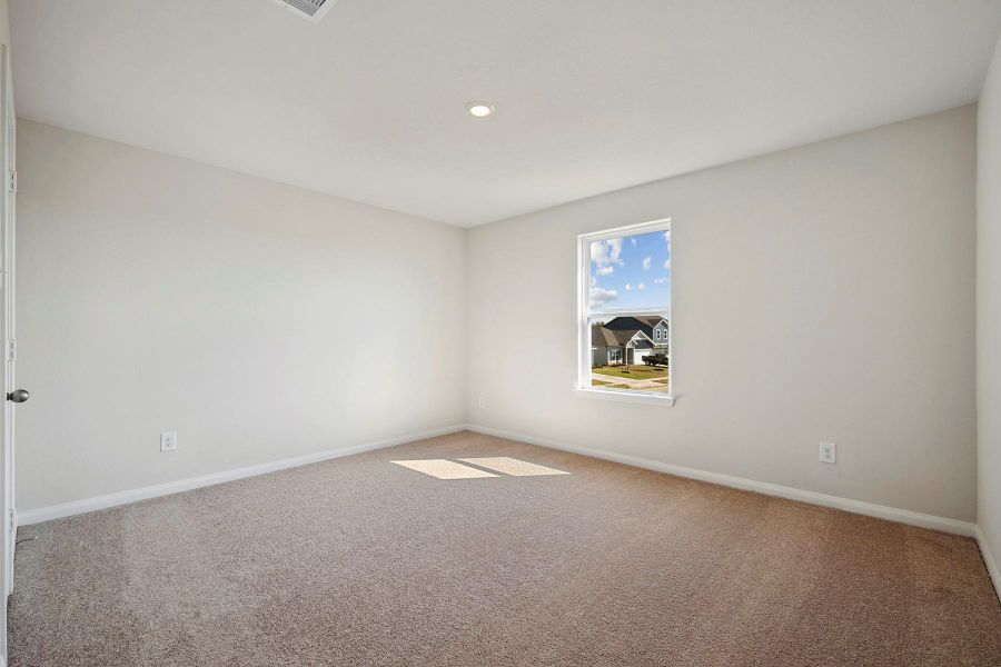 Spacious, unfurnished interior of a new home in Lago Mar, Texas City (Image 12).
